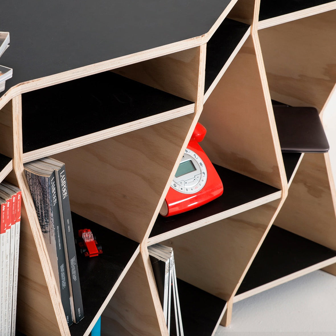 Mobile TV Rago: Design Moderno per Intrattenimento Stiloso