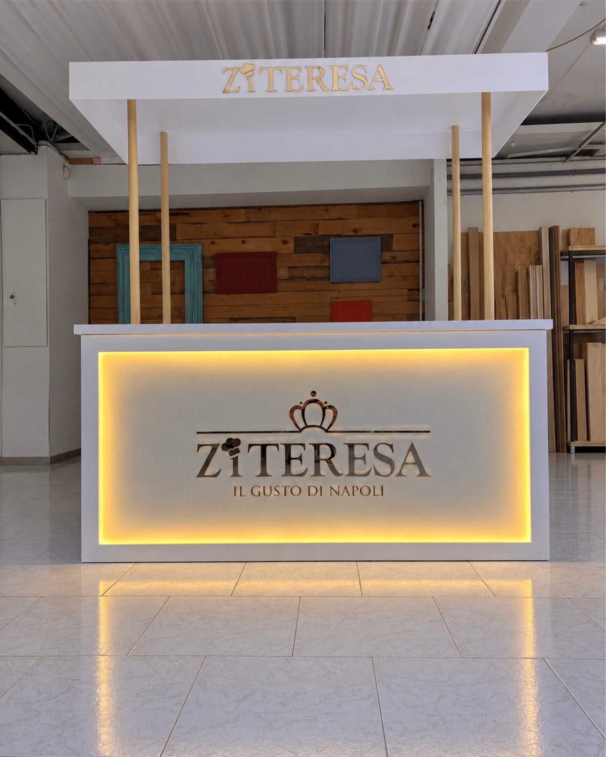 banco con cornice led